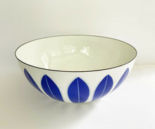 Load image into Gallery viewer, Cathrine Holm MCM Large White &amp; Blue Lotus Mixing Bowl 11"
