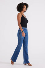 Load image into Gallery viewer, Ética Dark Wash Modern Flare Jeans
