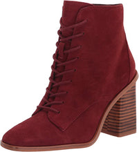Load image into Gallery viewer, Vince Camuto "Dreveri" Lace Up Ankle Boot- 7
