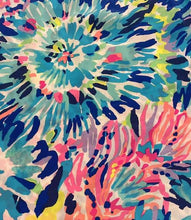 Load image into Gallery viewer, Lilly Pulitzer NWT Elsa Dive In Top - Small
