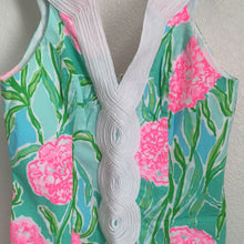 Load image into Gallery viewer, Lilly Pulitzer Bright Shift Dress - Size 8
