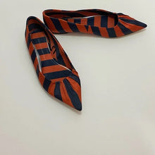Load image into Gallery viewer, Orange Blue Stripe Flats - Size 39
