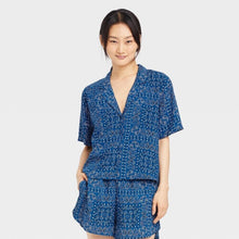 Load image into Gallery viewer, IML Blue Bandana Print Button Down- L
